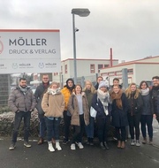 Die Klasse MDP 18-1 zu Besuch bei Möller Druck & Verlag GmbH. - Leopold-Ullstein-Schule